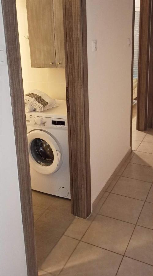 Με Θεα Το Λιμανι Apartment Pireu Exterior foto